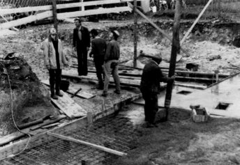 Gießen der Beton-Fundamente