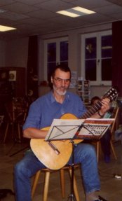 Beim Gitarrespielen