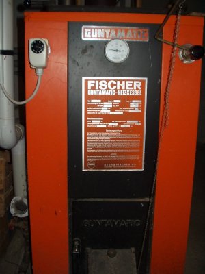 Holzkessel im Heizraum